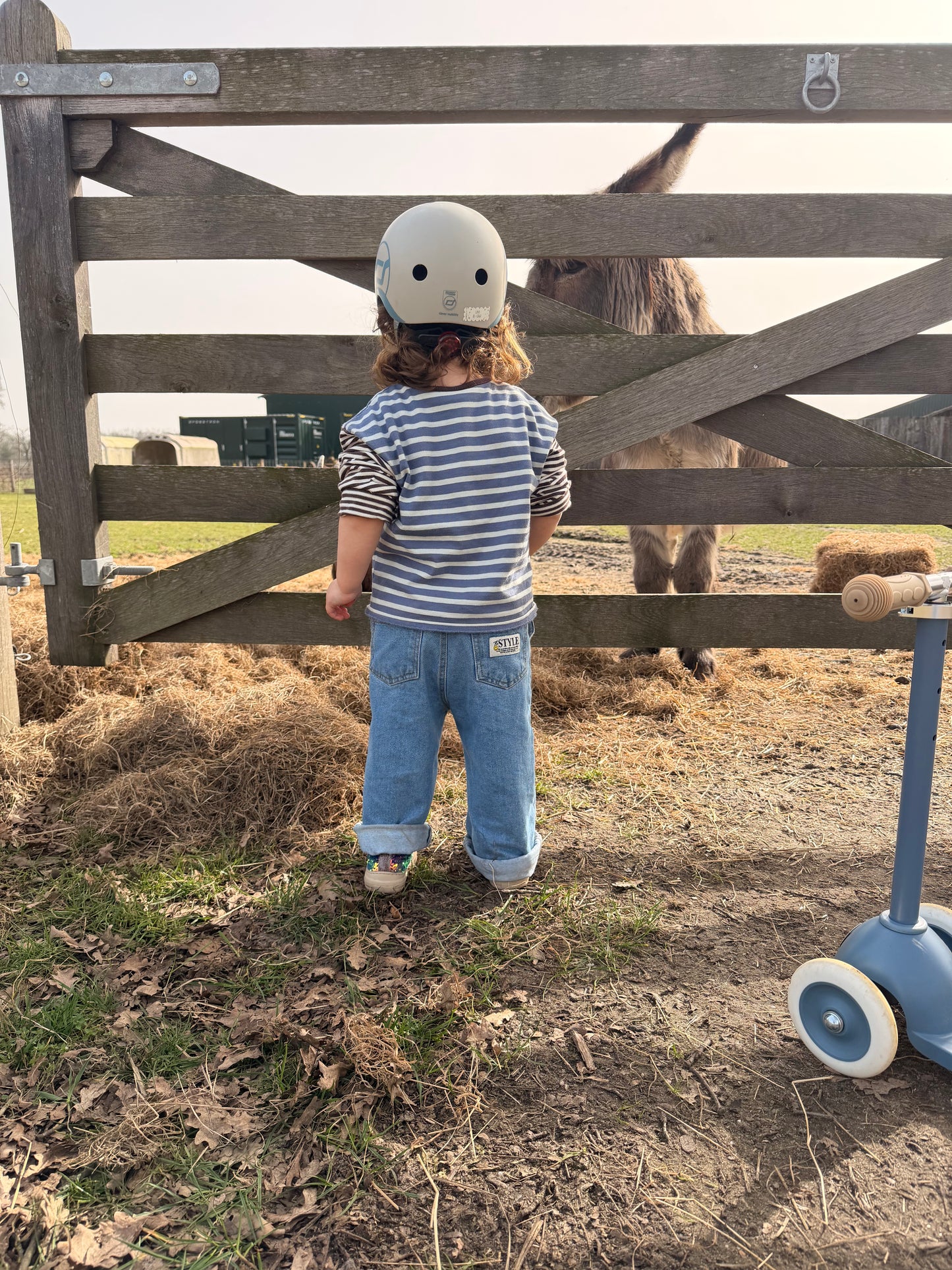 Point label wide denim pants