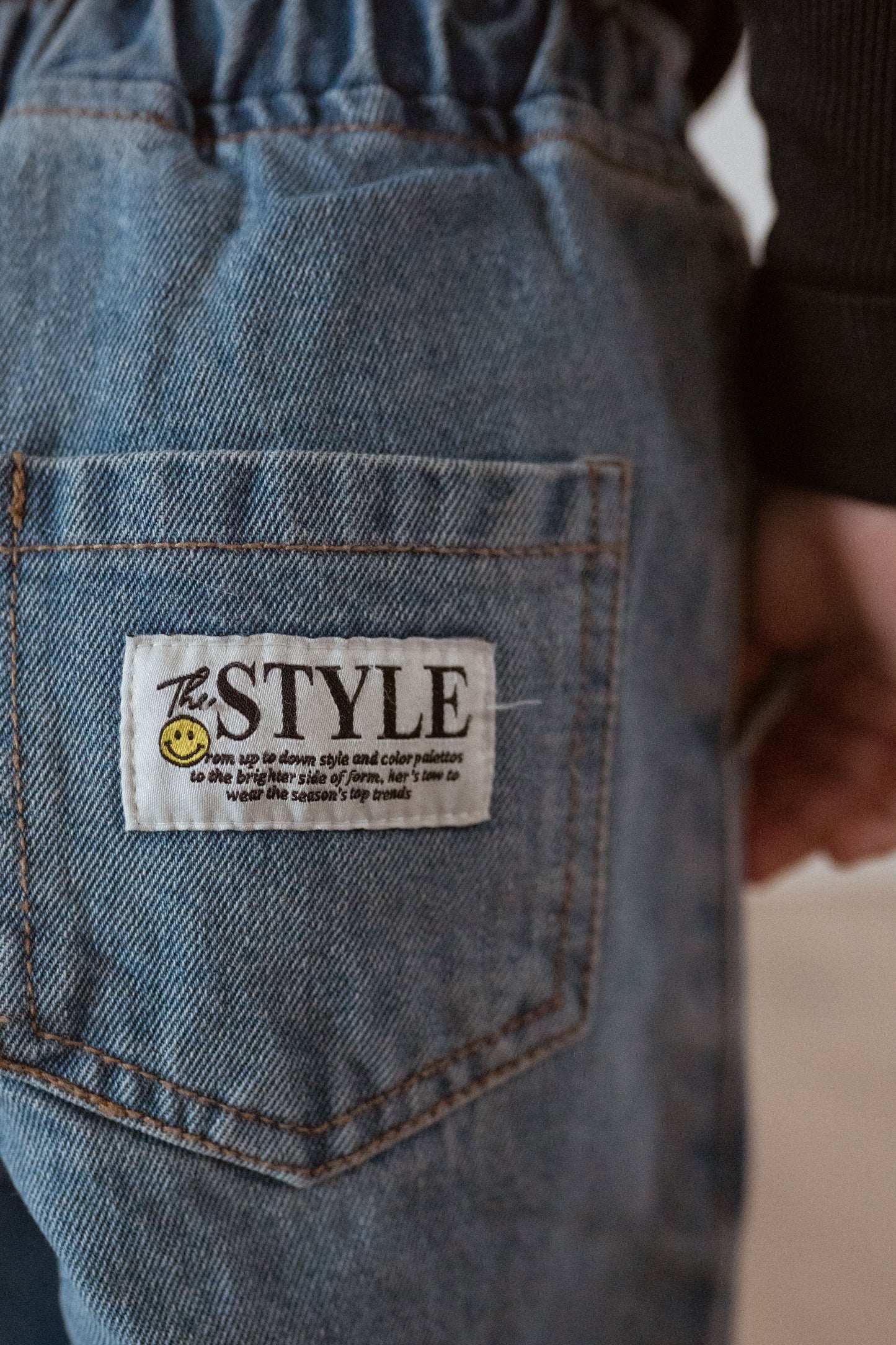 Point label wide denim pants